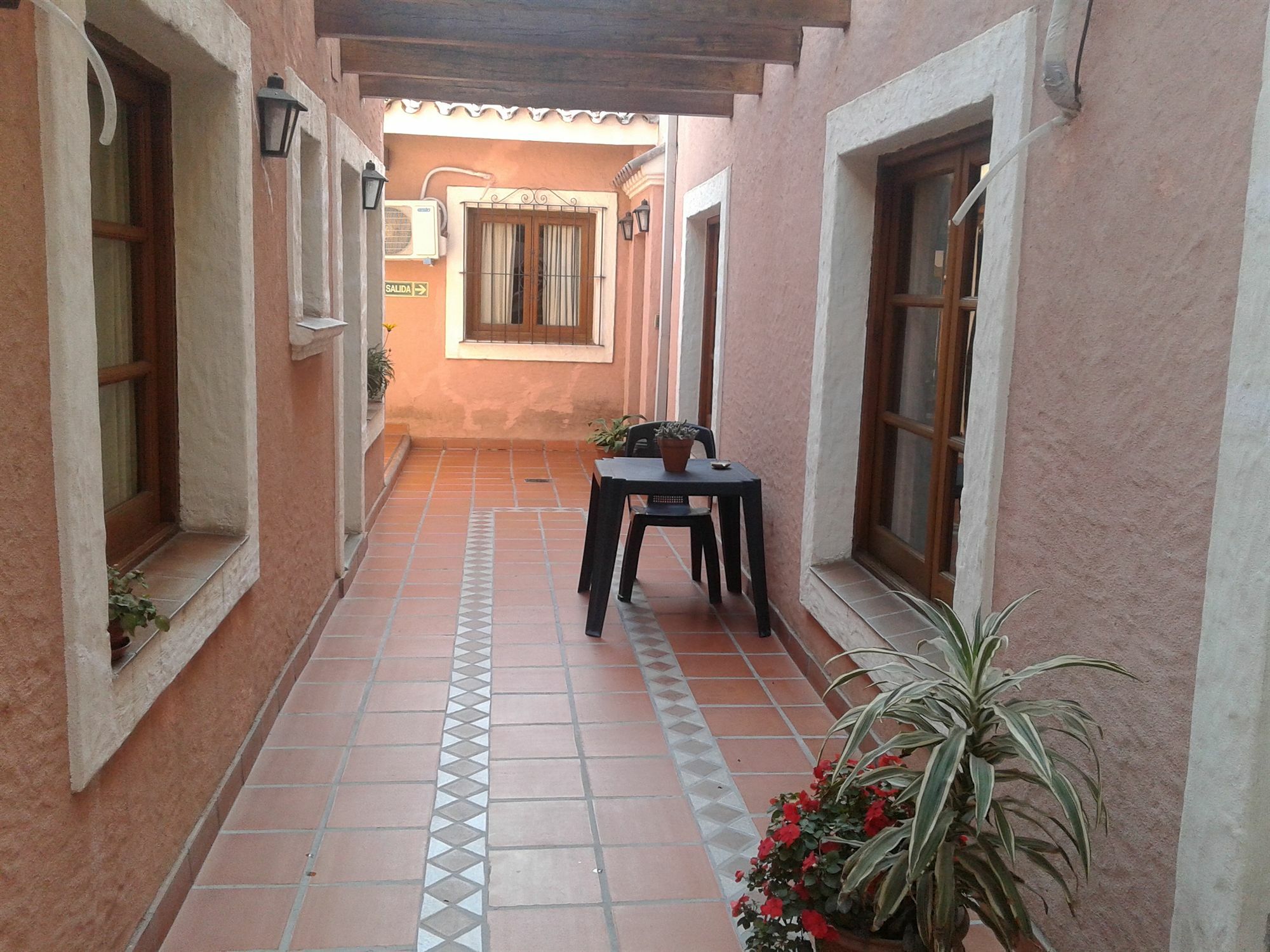 Hostal Terrazas Del San Bernardo Салта Екстериор снимка